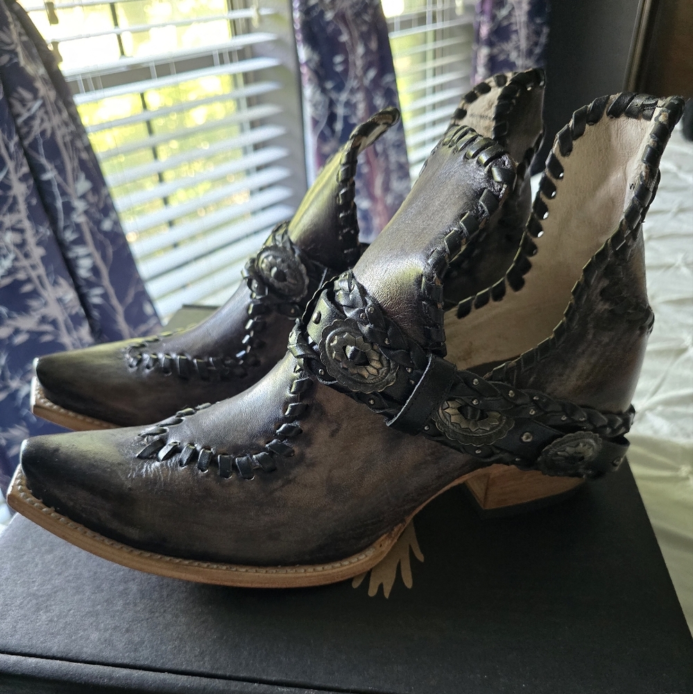 Freebird Whimsical Womens Bootie